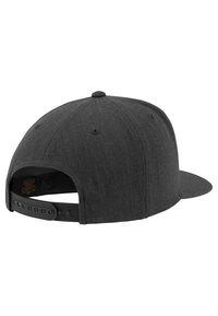 Casquette snapback noire en matériau texturé, dotée d'une couleur unie, d'un bord rigide et d'une sangle en plastique ajustable à l'arrière.