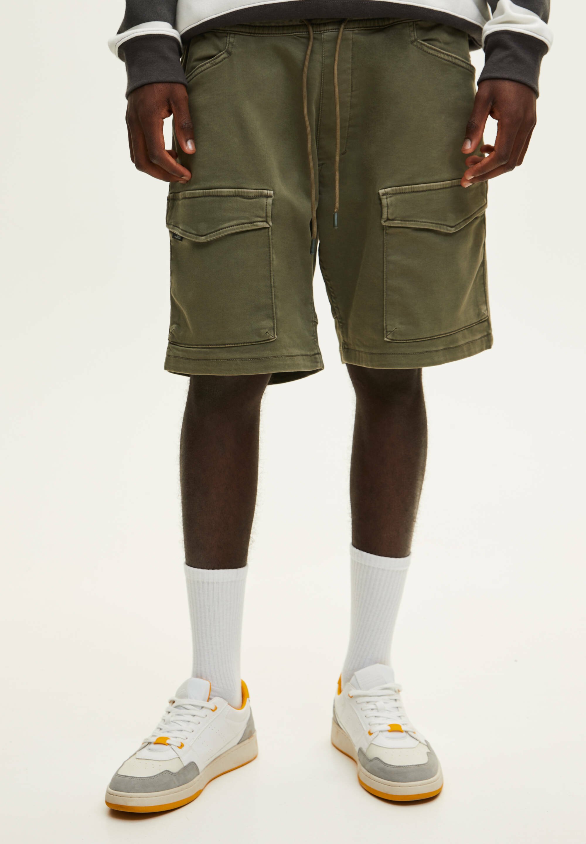 PULL\u0026BEAR Shorts - dark green - Zalando.de