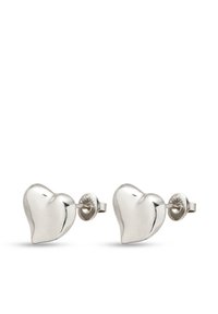 Pendientes de botón en forma de corazón de plata de ley con una superficie lisa y brillante y cierre tradicional de poste trasero. Dimensiones aproximadamente pequeñas.