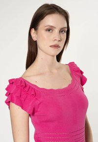 INFLUENCER FRILLED  - T-shirt print - azalea
