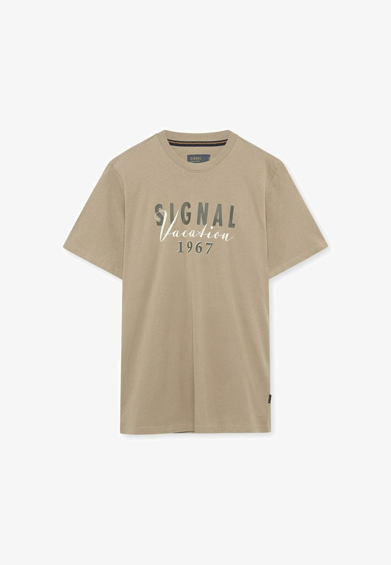 Μπεζ t-shirt με κοντά μανίκια και το κείμενο «SIGNAL Vacation 1967» τυπωμένο μπροστά, στρογγυλή λαιμόκοψη και μικρή πλαϊνή ετικέτα.