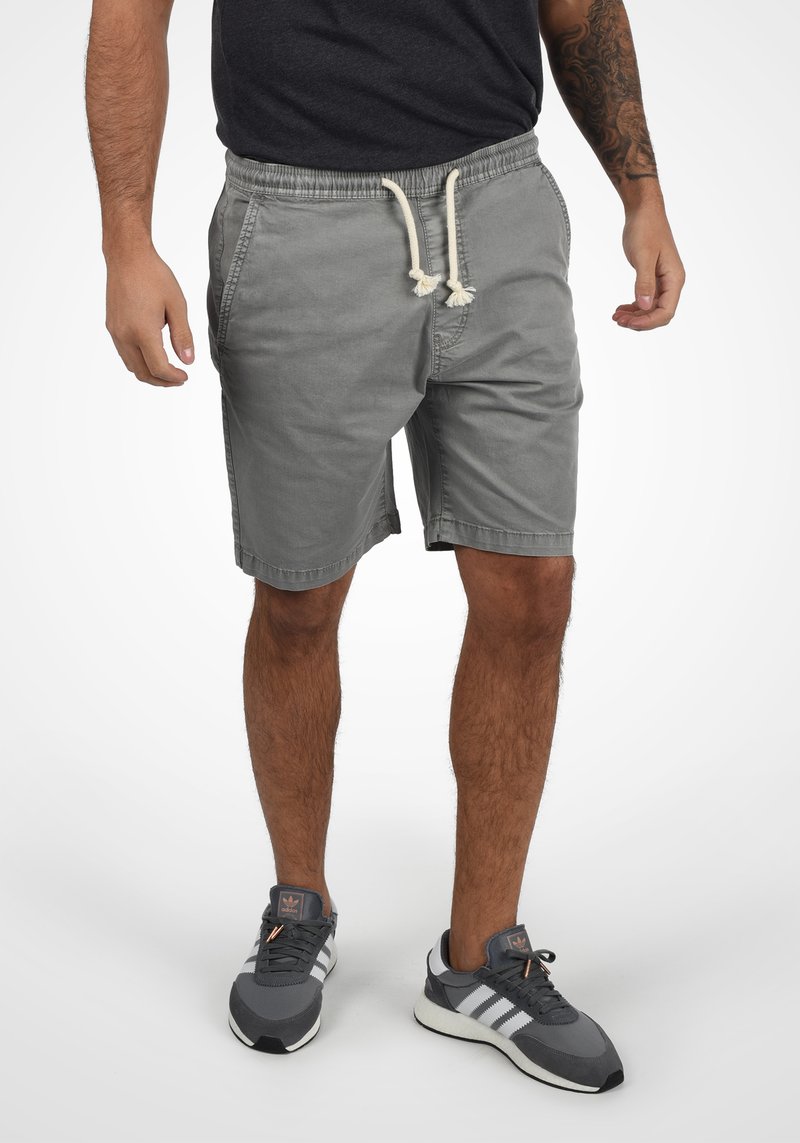 INDICODE JEANS IDABBEY - Kratke hlače - light grey