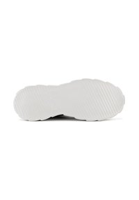 Suela de zapato con superficie de goma blanca texturizada, con estrías horizontales y un ligero arco, que proporciona agarre y estabilidad.