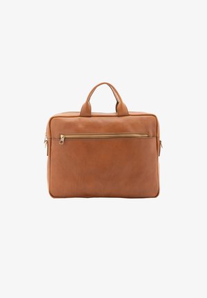Braune Lederhandtasche in rechteckiger Form, mit zwei oberen Tragegriffen und einer vorderen Reißverschlusstasche mit goldenen Beschlägen. Glatte Textur, minimalistisches Design.