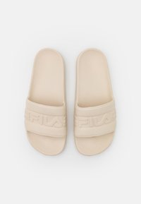 Infradito beige chiaro con una parte superiore testurizzata, dotate di una larga fascia impresso con il logo. Materiale liscio e resistente, design open-toe.