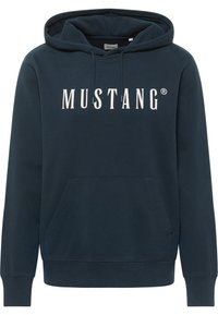 Felpa blu navy con tasca frontale, cappuccio con cordini e logo "MUSTANG" in bianco sul petto. Realizzata in tessuto morbido.