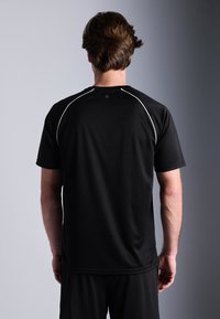 Pier One Sport Basic T-shirt - black