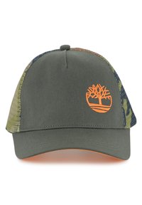 Casquette verte avec une visière incurvée, des côtés en maille et un logo d'arbre orange à l'avant. Présente un motif camouflage sur les côtés.