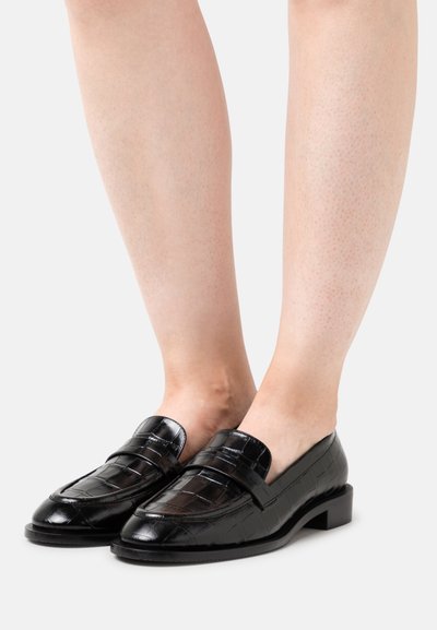 Stuart Weitzman PALMER SLEEK LOAFER - Chaussons - black