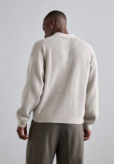 Filippa K Pulover - beige/white