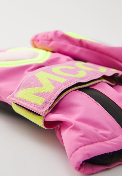 Roze rukavice s neonskim žutim naglascima i crnim podesivim remenom. Imaju podstavljeni dizajn i teksturirane detalje za bolji hvat. Velcro zatvaranje.