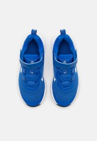 Nike Performance NIKE REVOLUTION 6 (PSV) - Sapatos para corrida em estrada - game royal/white/black