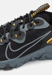 Nike Sportswear REACT VISION - Joggesko - black/cool grey/laser orange