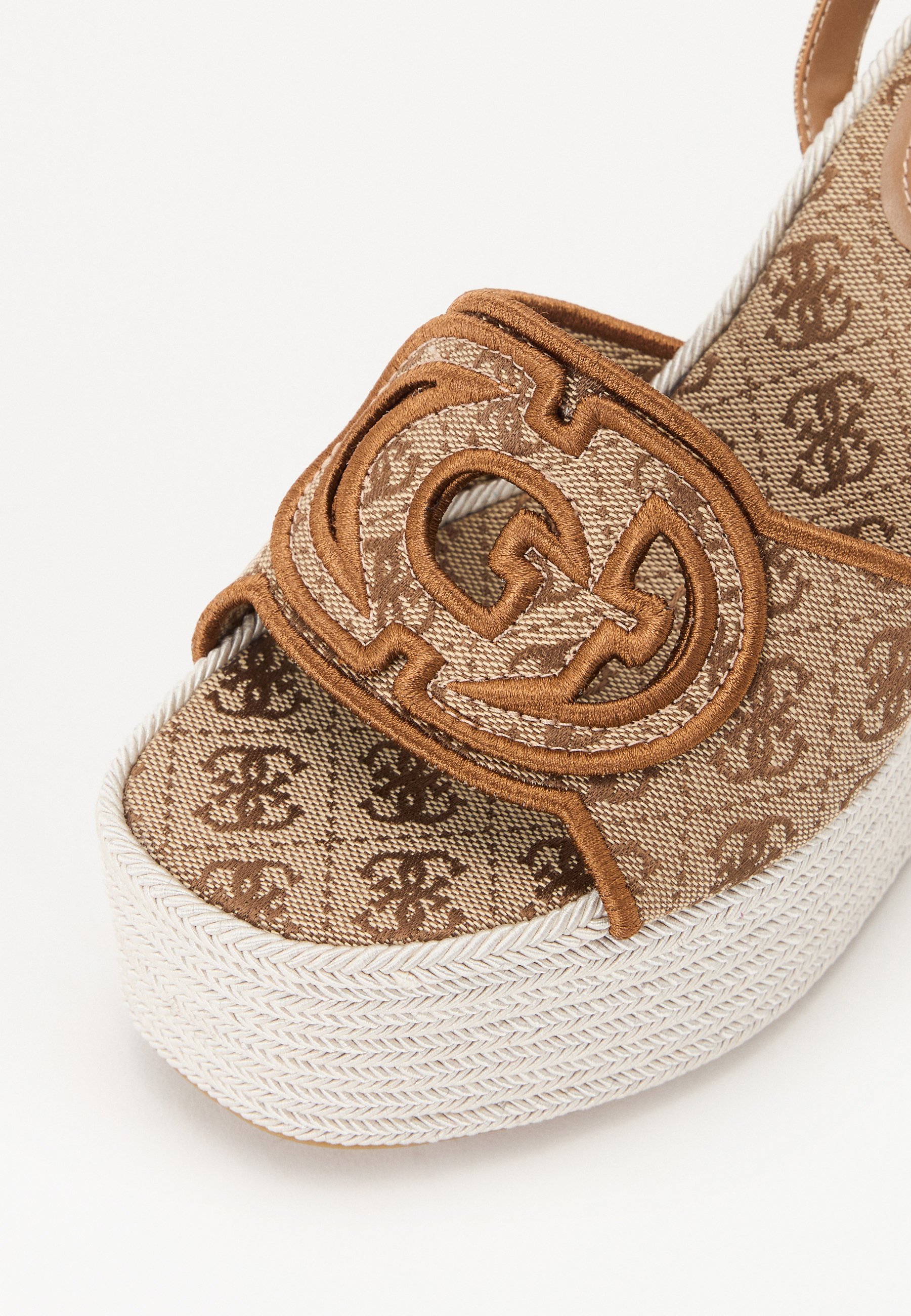 GUESS Damen Tanveey Keilsandale - Espadrille Mit Plateau, 11 Cm Absatz, G-Logo Detail