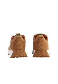 Le Temps Des Cerises Sneakers basse - marron