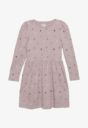 Robe longue manches enfants lilas avec taille froncée et petits cœurs dispersés en blanc, vert et violet foncé.
