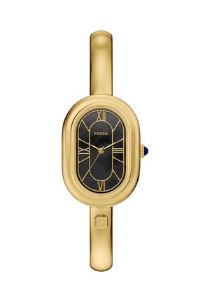 Montre dorée avec un boîtier ovale, cadran noir, index dorés et couronne bleue. Le bracelet en métal lisse complète le design élégant.