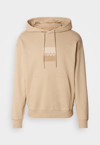 Felpa beige con tasca frontale, cappuccio con cordino e logo rettangolare in un beighe più chiaro. Realizzata in morbido cotone, con polsini a costine.