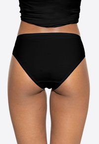 Pantaloni bikini neri a vita alta realizzati in tessuto liscio con un design classico e senza motivi o dettagli hardware visibili.