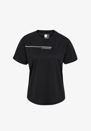 Schwarzes Sport-T-Shirt mit kurzen Ärmeln aus atmungsaktivem Stoff, mit einem weißen Akzentstreifen und Logo auf der Brust. Einfaches, modernes Design.