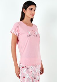 LELA REGULAR FIT - Pidžaamakomplekt - pink