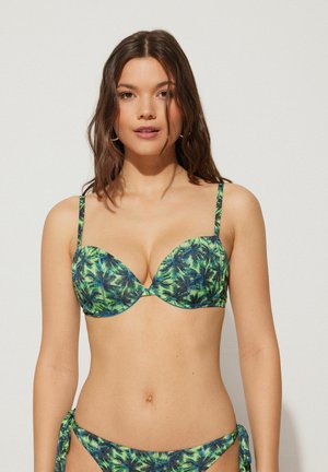 Bikini set s kosticemi s vzorem zelených palmových listů, tvarovanými košíčky, nastavovacími ramínky a odpovídajícím bokovým střihem na zavazování. Hladká textura.