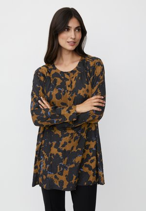 Maglietta a maniche lunghe in stampa animale marrone, nera e blu. Realizzata in tessuto morbido, presenta un collo rotondo e una vestibilità comoda.