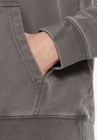 Thumbnail Image 4