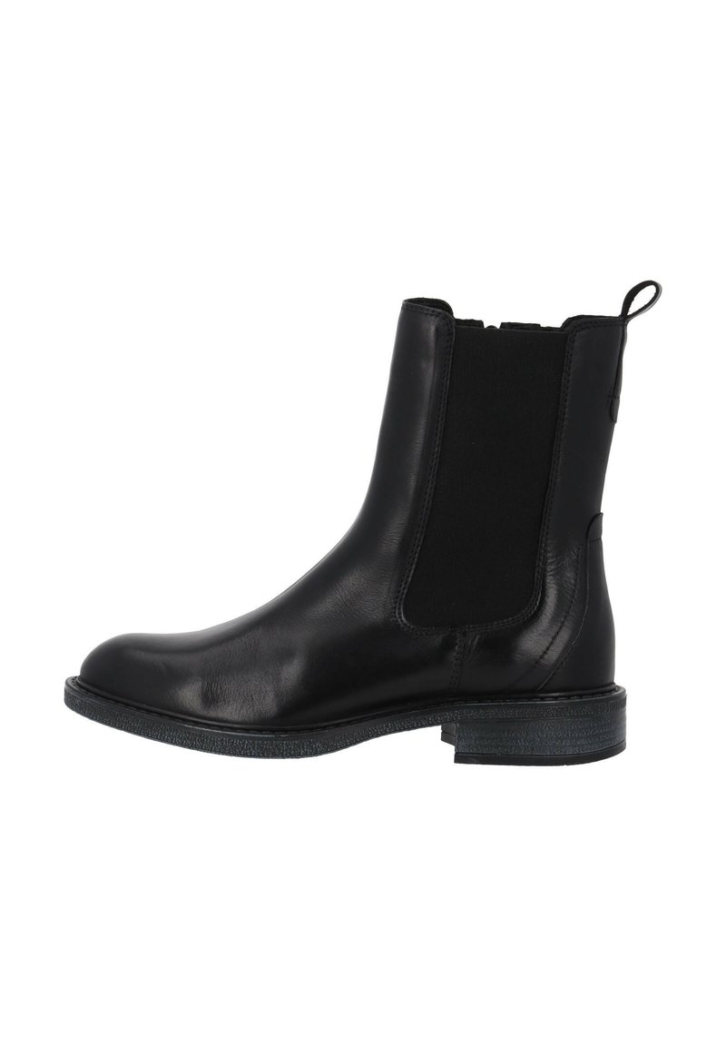 Czarny skórzany botek za kostkę z elastycznymi panelami bocznymi, okrągłym noskiem i teksturowaną gumową podeszwą. Posiada pętelkę z tyłu, co ułatwia zakładanie.