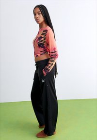 Puma CLASSICS POPPER - Trainingsbroek - black