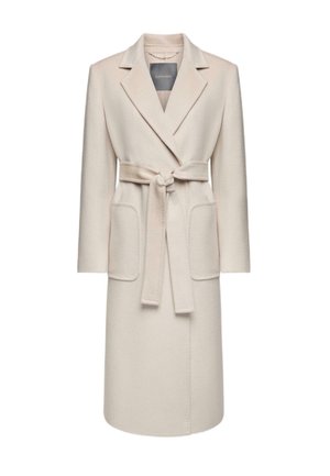 Beżowy płaszcz z mieszanki wełny, z kołnierzem z ząbkami, długimi rękawami, dwoma przednimi kieszeniami i dopasowanym paskiem. Posiada teksturowany materiał i dopasowany krój.