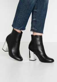 Even&Odd Stivaletti con tacco - black
