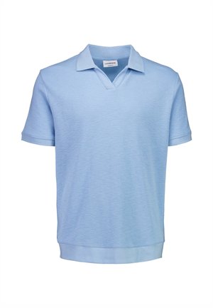 Jasnoniebieska dzianinowa koszulka polo z krótkim rękawem, kołnierzykiem w kształcie litery V oraz ściągaczami na mankietach i dole, przedstawiona na białym tle.