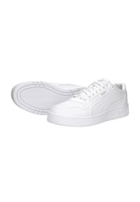 Zapatillas deportivas blancas con parte superior de sintético liso, punta redonda, suela de goma plana y un logo discreto en los laterales y la lengüeta.
