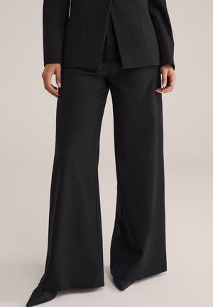 Schwarze maßgeschneiderte Hosen mit weitem Bein, aus glattem Stoff gefertigt, mit einem mittelhohen Bund und dezenten Falten für einen eleganten Look.