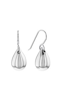 Orecchini a goccia in argento con una superficie liscia e lucida e un design rigato, dotati di chiusura a gancio per un indosso sicuro.