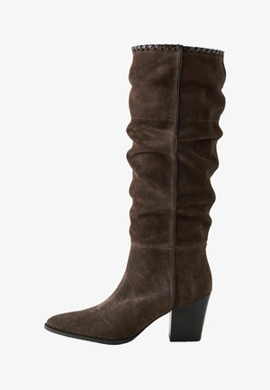 Next, REGULAR FIT - FOREVER COMFORT® WHIPSTITCH KNEE HIGH SLOUCH BOOTS - Čižmy - chocolate brown
