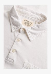Unselected, lime white