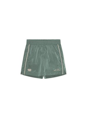 Shorts en tissu vert brillant avec passepoil beige, taille élastique et petits logos sur les côtés avant gauche et droit.