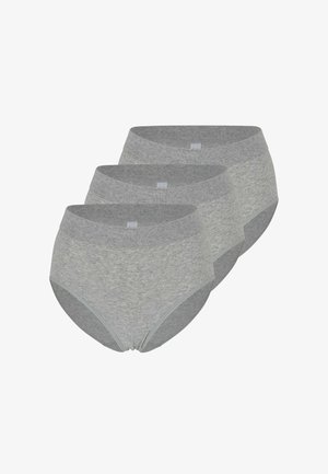 Drei graue Damen-Slips mit hohem Bund übereinander gestapelt, aus weichem Baumwollstoff mit elastischen Bündchen und ohne sichtbare Muster oder Logos.