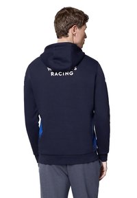 Granatowy hoodie z dużym logo na plecach, z niebieskimi akcentami po bokach i kapturem ze sznureczkiem. Wykonany z miękkiego materiału, ma luźny krój.