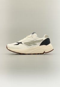 Niewybrane, gardenia/alfalfa/blackened pearl/black beauty