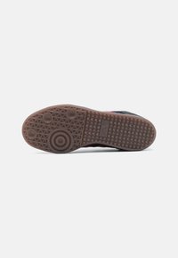 adidas Performance PREDATOR FREESTYLE CNY - Beltéri futballcipő - core black/multicolor/gold metallic