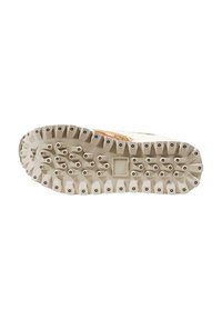 Suola di scarpa sportiva caratterizzata da una superficie in gomma testurizzata con molteplici chiodi di presa, prevalentemente beige con accenti neri.
