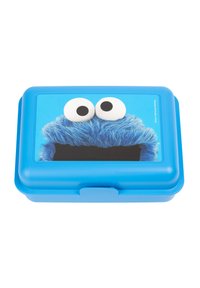 Lunch box rettangolare blu con un design testurizzato e peloso, caratterizzato da grandi occhi ovali bianchi e un'area della bocca nera. Materiale plastico resistente.