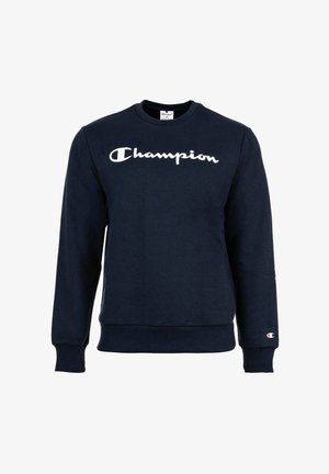 Navyfarbener Crewneck-Pullover mit langen Ärmeln, weißem "Champion"-Logo auf der Brust und kleinem Champion "C"-Emblem am Bündchen des linken Ärmels.