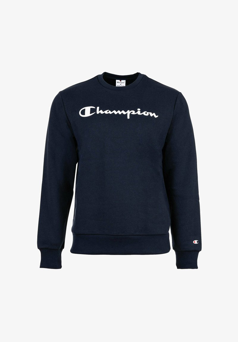 Navyfarbener Crewneck-Pullover mit langen Ärmeln, weißem "Champion"-Logo auf der Brust und kleinem Champion "C"-Emblem am Bündchen des linken Ärmels.
