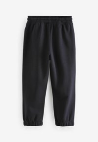 Schwarze, schmal zulaufende Jogginghosen aus weichem Stoff, mit einem elastischen Bund und Rippstrickbündchen an den Knöcheln. Glatte Textur, ohne Muster.
