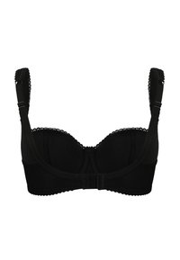 Czarny biustonosz z usztywnianymi miseczkami, falbankowym koronkowym wykończeniem na ramiączkach, regulowanymi ramiączkami i zapięciem na haftkę z tyłu.