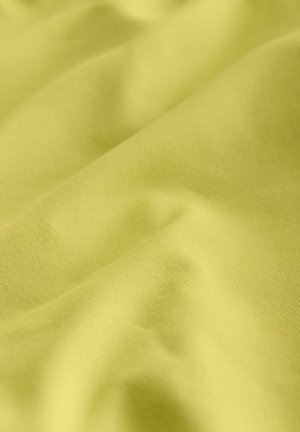 Měkká, texturovaná tkanina v jasně citronově žluté barvě se hladkými, plynulými vlnami a jemným leskem. Ideální pro oděvy nebo čalounění.